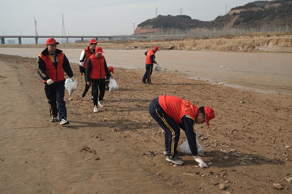 清理河道垃圾_副本.jpg